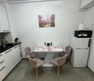 Militari Apartment | The moon view