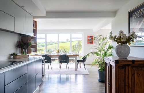 Kingsbridge Cottage | The Moorings - a house that sleeps 8 guests in 4 bedrooms
