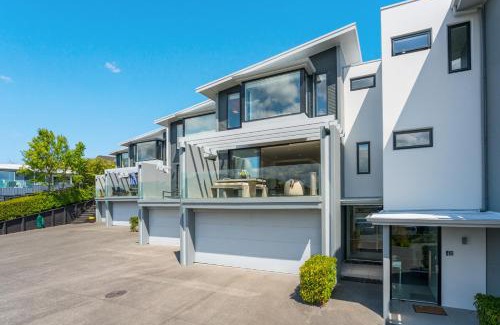 Two Mile Bay Apartment | The Moorings Apartment 3 - Walk to the Lake!