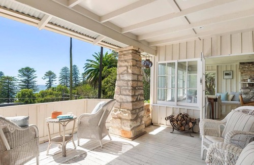 Palm Beach House | THE Moorings by Palm Beach Holiday Rentals