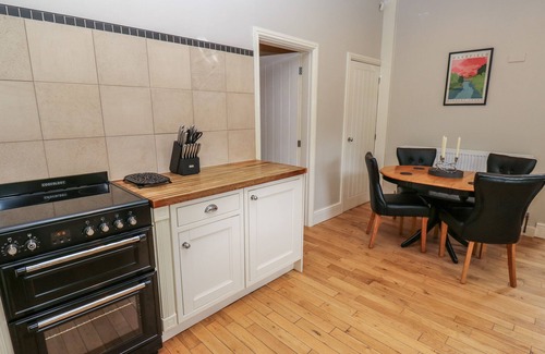 Stanley House | THE MOORINGS, pet friendly, character holiday cottage in Wakefield