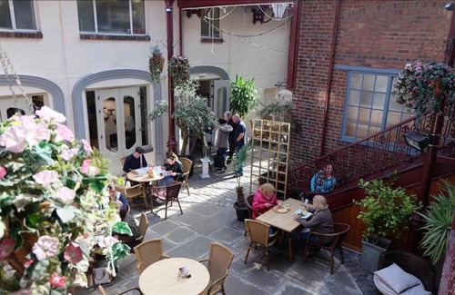 Leek Apartment | The Moorlands Suite - Premier Serviced Accommodation