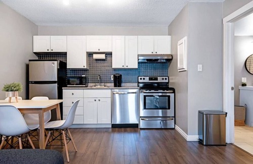 Collingwood Condo | The Moose Lodge - Modern Condo in Collingwood