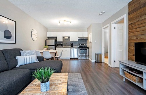 Collingwood Condo | The Moose Lodge - Modern Condo in Collingwood