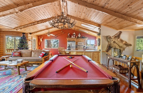 Castle Glen Estates House | The Moose Lodge. Stunning Mtn Views. Spa
