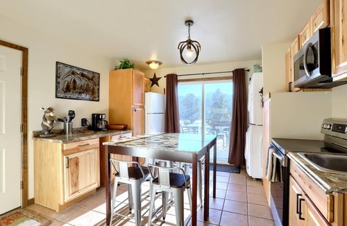 Twin Lakes Cabin | The Moose Meadow | Alpine Lake Lookout | Fast Wifi