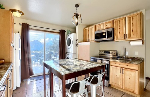 Twin Lakes Cabin | The Moose Meadow | Alpine Lake Lookout | Fast Wifi
