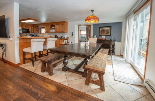 Huffman - O' Malley Cabin | The Moose Pad, Rustic Luxury, serene setting, Spacious 4bed/2bath, Sleeps 12+