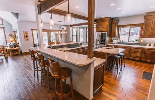 Leavenworth House | The Moose River House - Spacious Riverfront Home/Close to town/Heated Pool