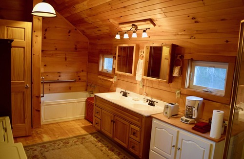 Townsend Bed & Breakfast | The Morning View Suite at the Country Manor Inn