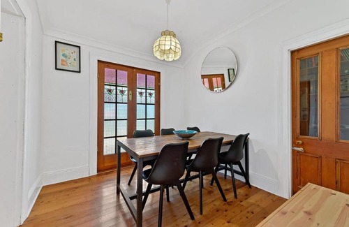 Bathurst House | The Morrisset Truly Marvellous Walk to CBD