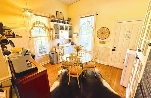 Chappell Hill Cottage | The Most 5 Star Reviews in Town ~ Circa 1900 ~ Private ~ Romantic ~ Pond ~ Fence