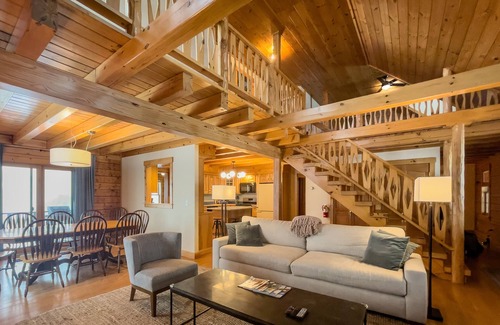 Hartwick Cabin | The MOST private, beautiful Log Home for up to 12 guests. 10 min to Dreams Park