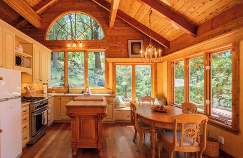 Nevada City Cabin | The Most Romantic Creekside Cabin - with Hot Tub and Privacy