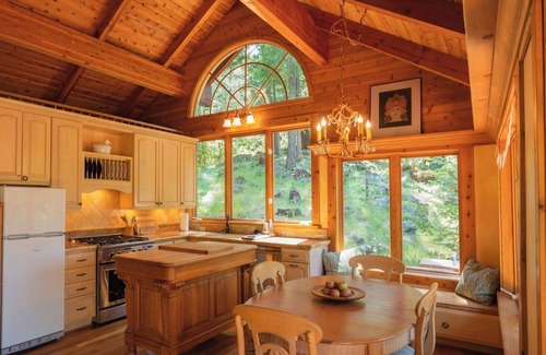 Nevada City Cabin | The Most Romantic Creekside Cabin - with Hot Tub and Privacy