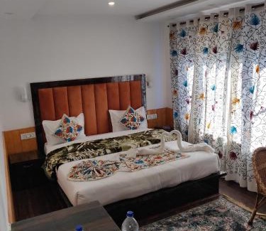 Pahalgam Hotel | the mountain dreams
