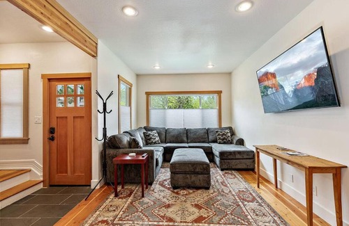 Ashland House | The Mountain House by WanderLodges