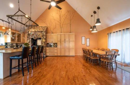Elliottsburg House | The Mountain Lodge