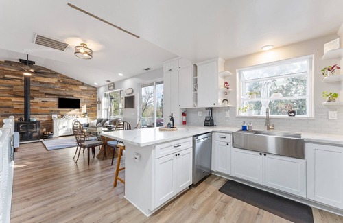 Apple Hill House | The Mountain Ridge Retreat, 3 bedroom home in beautiful Pollock Pines, CA