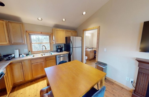 Gunnison House | The Mountaineer Apartment - Gunnison