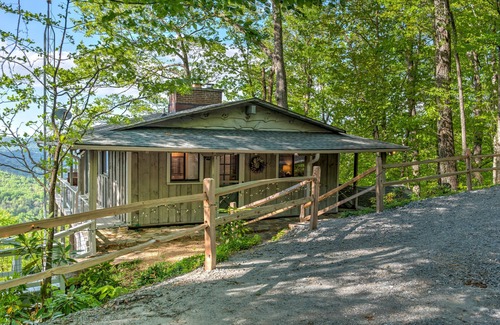 Hendersonville House | The Mountains are Calling at The Hummingbird Hideaway!