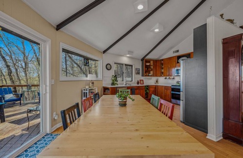 Berkeley Springs House | The Mountaintop Treehouse | Wifi | Game room | Fire Ring | BBQ Grill | Deck View