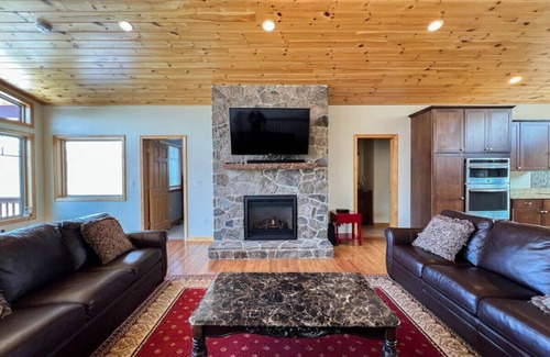 Jackson House | The Mountainview Escape | Luxury, Views & Hot Tub