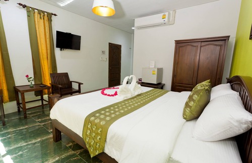 Khuekkhak Hotel | The Mouth Resort