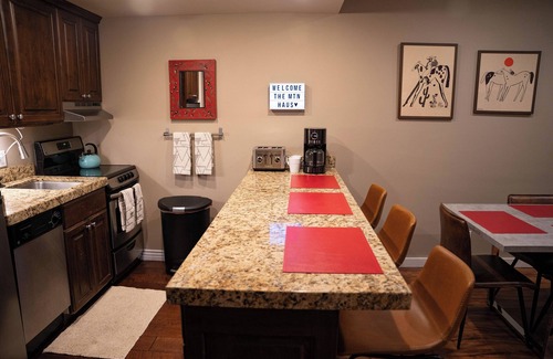 North Park City Condo | The MTN Haus, Charming 2-bedroom condo 1 Steps away from Park City Resort