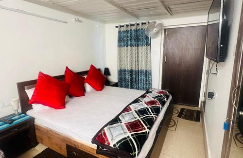 Jeolikote Bed & Breakfast | The Mud house cafe/cottage