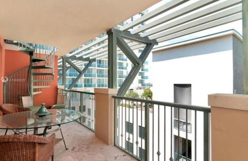 Coconut Grove Hotel | The Mutiny Hotel Penthouse Coconut Grove with private Rooftop & Three Balconies
