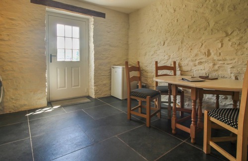 Clun Cottage | THE MYTTON AT MILL BARN, pet friendly, with open fire in Clun