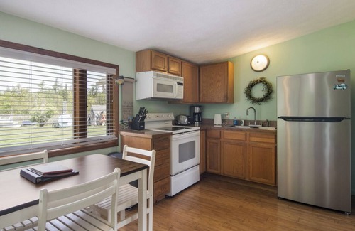 Lake Leelanau Cottage | The Narrows Yacht Club Cottage