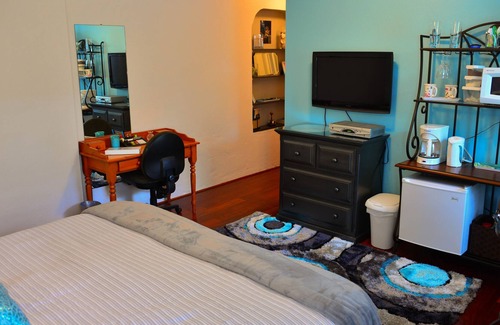 Warwick House | The Natalia Guest Suite