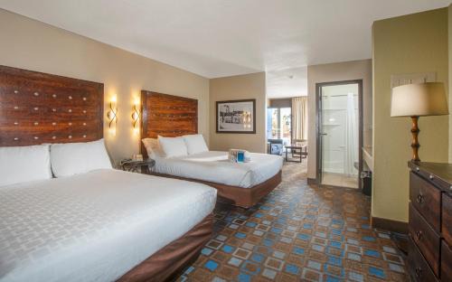 Lake Havasu City Resort | The Nautical Beachfront Resort