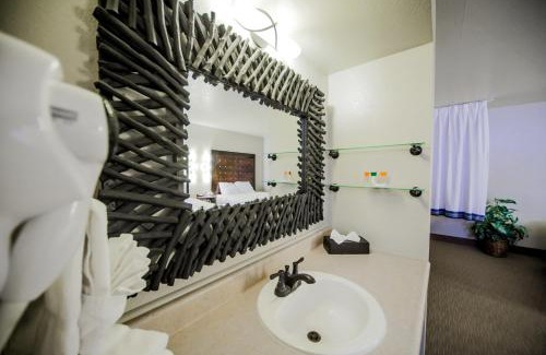 Lake Havasu City Resort | The Nautical Beachfront Resort
