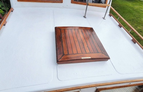 Old Mill Boat Rental | The Nautical Nights - A welcoming 2-bedroom boat with WiFi in scenic Seward