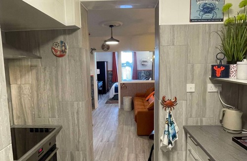 Eastbourne City Centre Apartment | "The Nautical" Pet Friendly Seafront Apartment