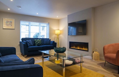 Windermere House | The Neon Rose