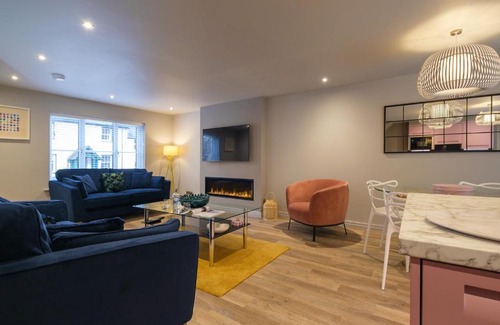Windermere House | The Neon Rose