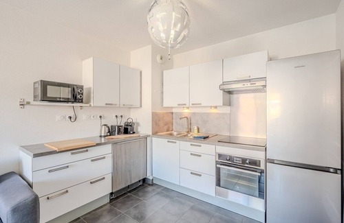 Toulon Apartment | The Neroli T2 top floor with terrace and garage