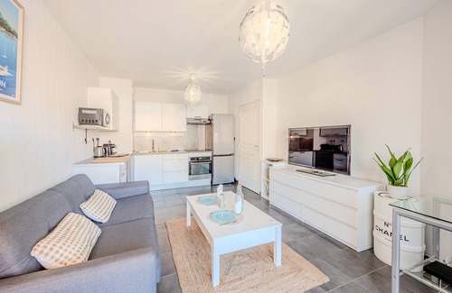 Toulon Apartment | The Neroli T2 top floor with terrace and garage