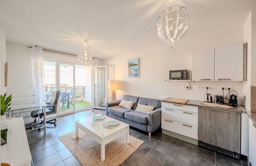 Toulon Apartment | The Neroli T2 top floor with terrace and garage