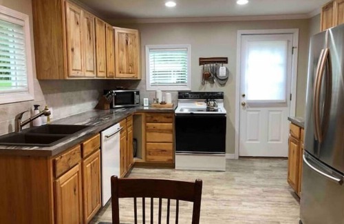 Eagle Rock Cabin | The Nest a Cozy Cabin at Table Rock Lake - two blocks to water, large deck