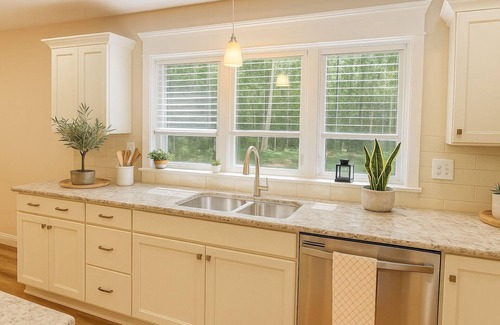 East Stroudsburg House | The Nest and Nook in The Poconos! Built in 2024, 2 Zone HAVC, plus a Study Room!