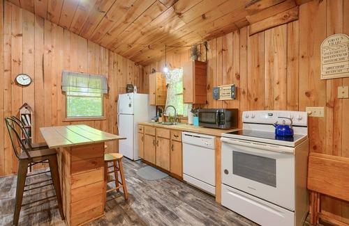 Logan Cabin | The Nest at Hiding Place Cabins