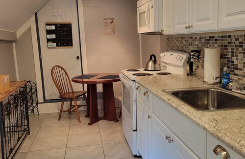 Searsport Apartment | The Nest - one bed apartment