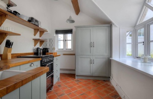 Lyme Regis Cottage | THE NEST, pet friendly, country holiday cottage in Lyme Regis