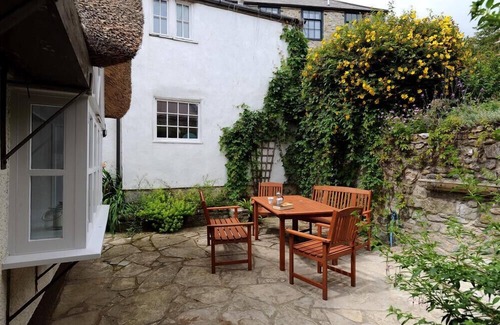 Lyme Regis Cottage | THE NEST, pet friendly, country holiday cottage in Lyme Regis