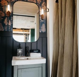 Tyendinaga Mohawk Territory Other | The Nest - Romantic Tiny Home with a Vintage Vibes, 10 mins to Winery